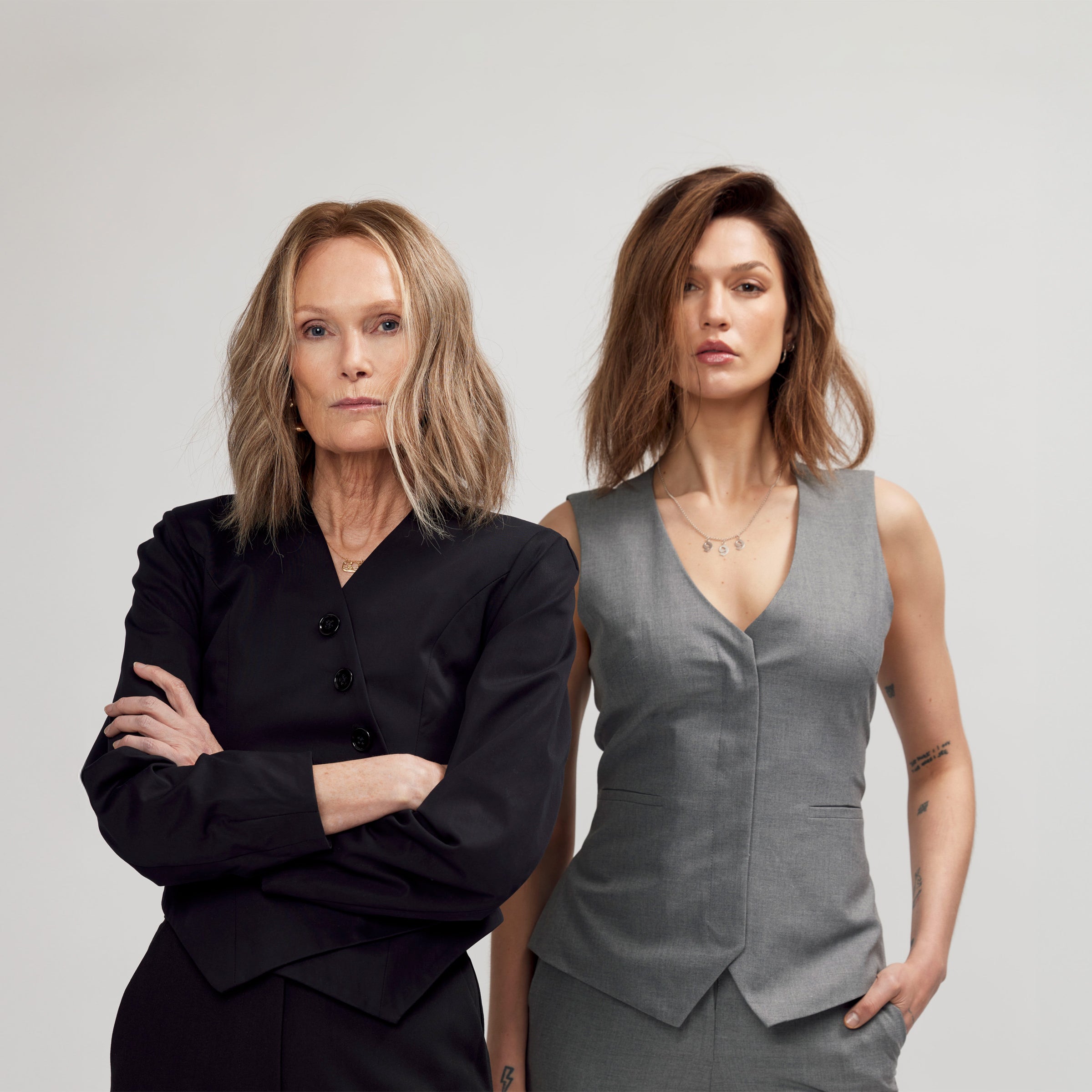 två modeller med BHBD peruk äkta hår