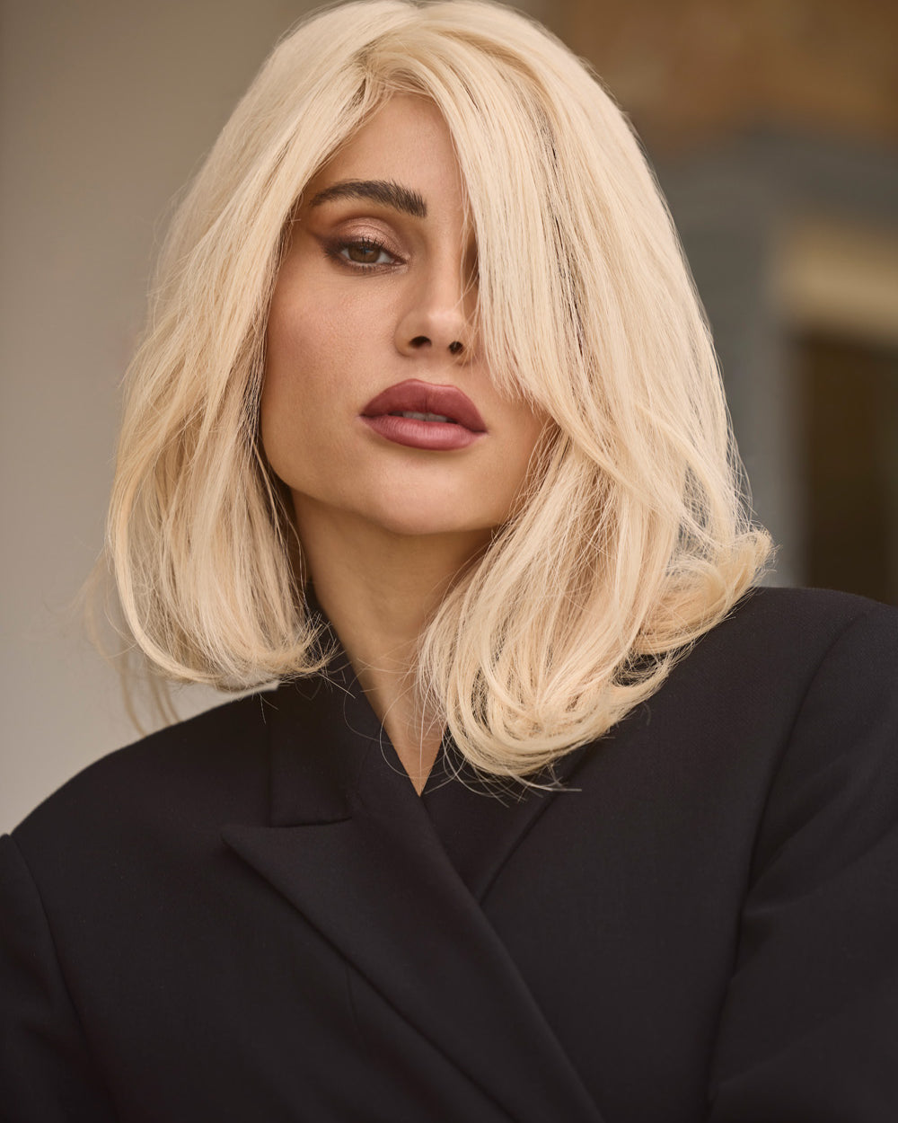 Bianca Wig – light blonde, 30cm full-lace wig; 100% Remy hair with transparent Swiss lace and natural density; shown on model.