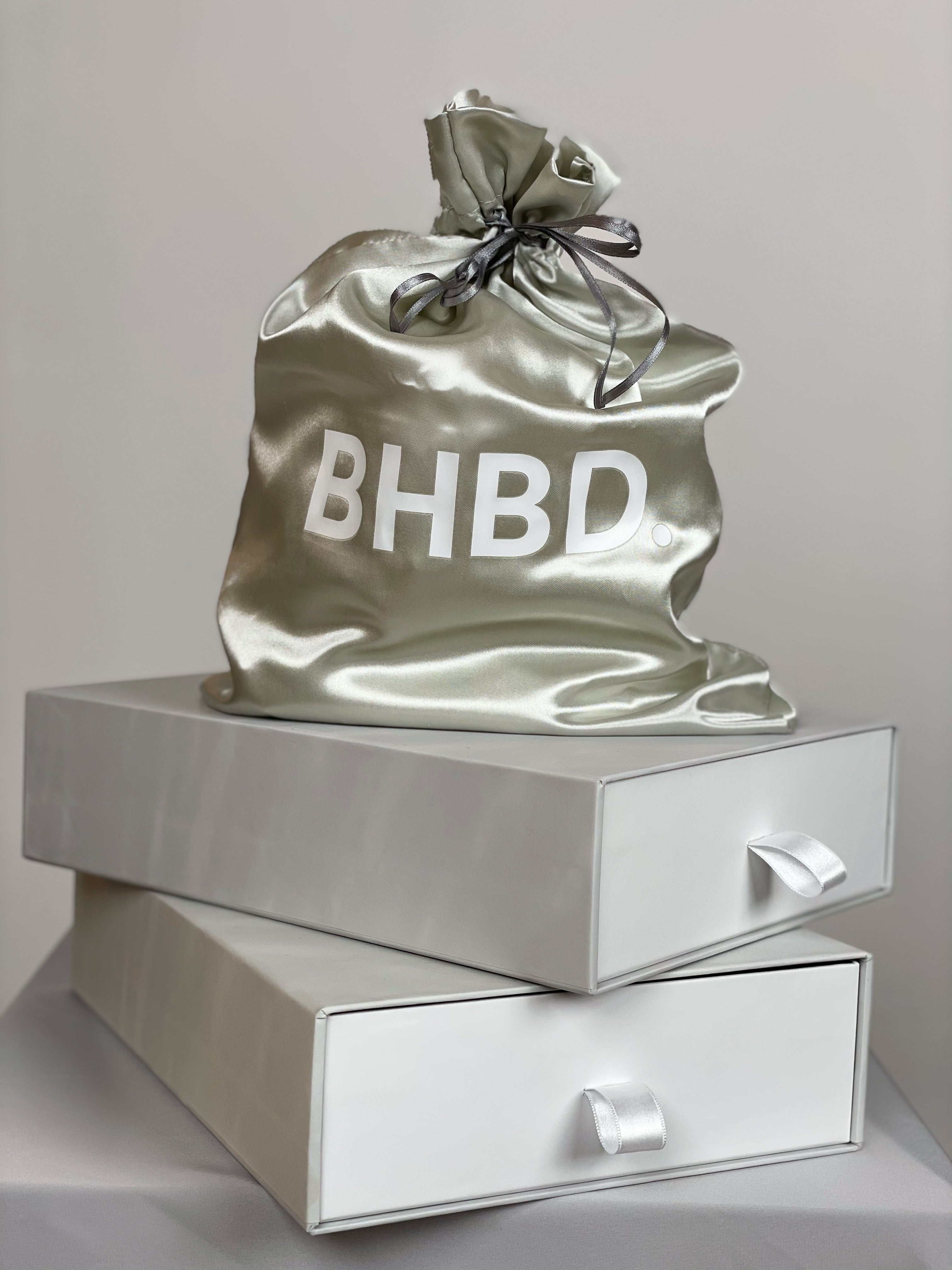 How to attach a wig?