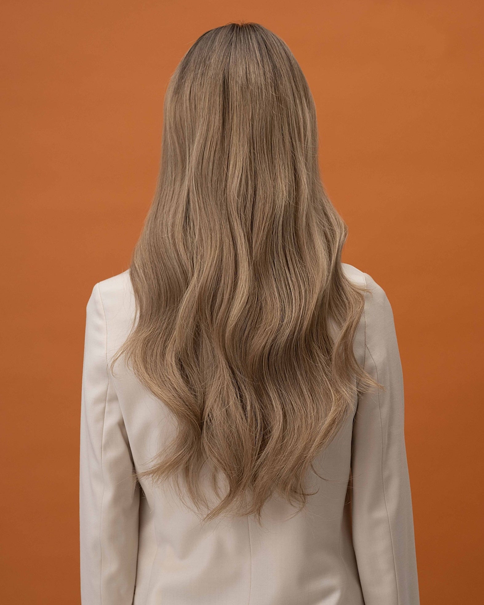 Noble Nightshade Wig 50 cm long, hand-tied Remy human hair in dark blonde that fades into soft beige blonde lengths, shown from the back to highlight the natural flow and layers