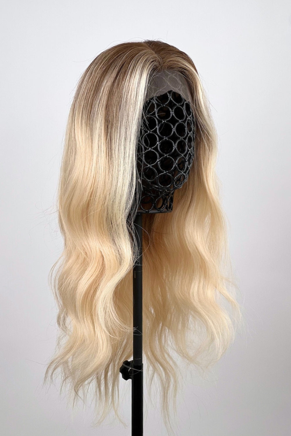 BHBD Vigorous wig: 40cm, äkta blond balayage peruk. Full lace, justerbar storlek. 100% Remy hår, handknutet. Naturligt utseende.