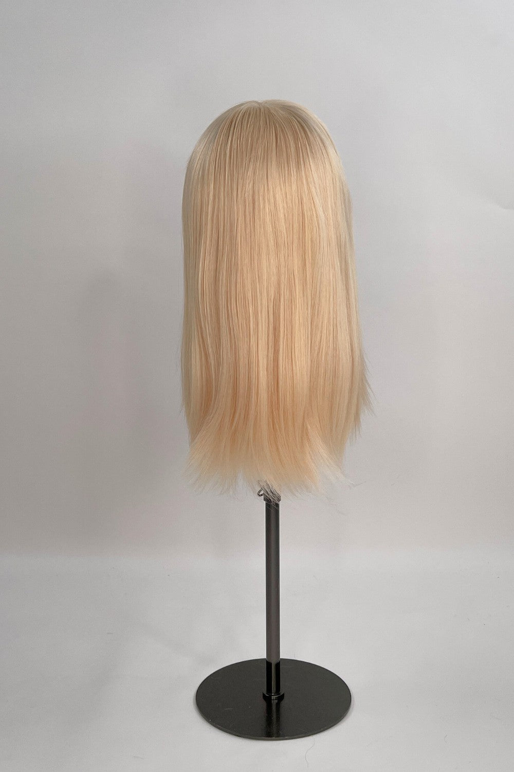 Bianca Wig – light blonde, 30cm full-lace wig; 100% Remy hair with transparent Swiss lace and natural density on a wig stand from the back.