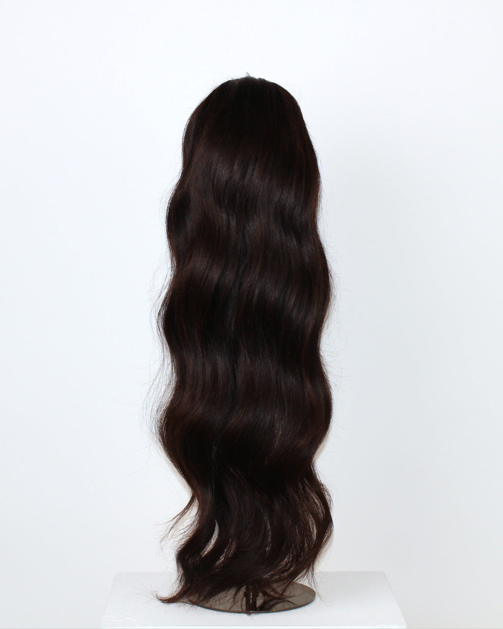 Aurora Wavy Wig 65 cm – back view of dark brown Remy human hair with soft beach waves on HD lace, displayed against a white background