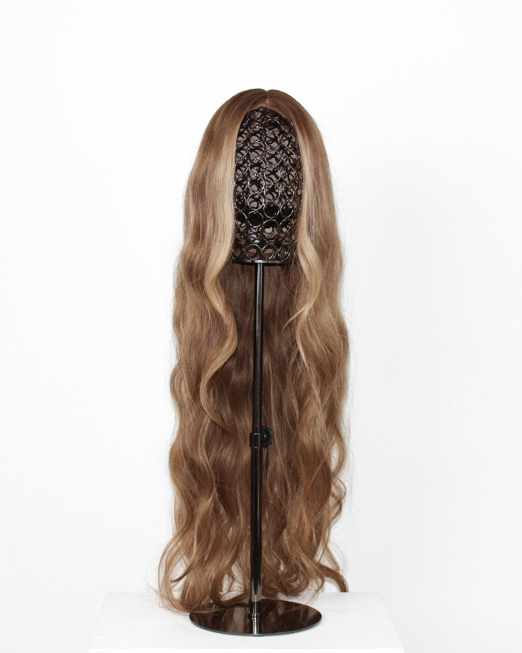 Noble Nightshade Wig 65 cm – hand‑tied Remy human hair wig with dark blonde root and soft layered 65 cm lengths displayed on a mannequin head against a white background