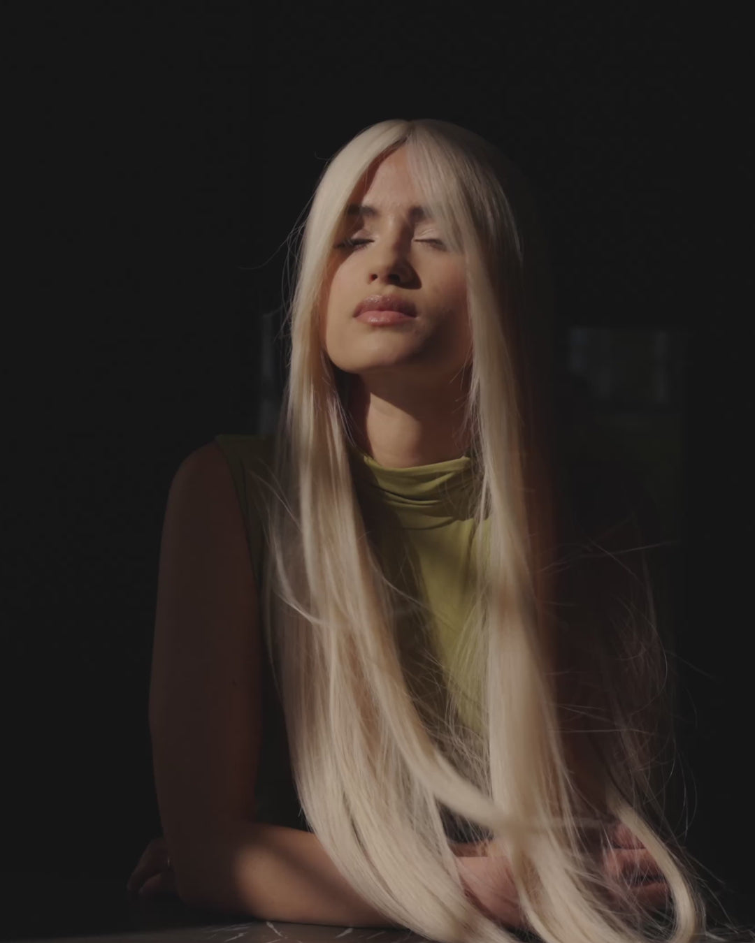 premium platinum blonde wig in 60 cm blowing in the wind